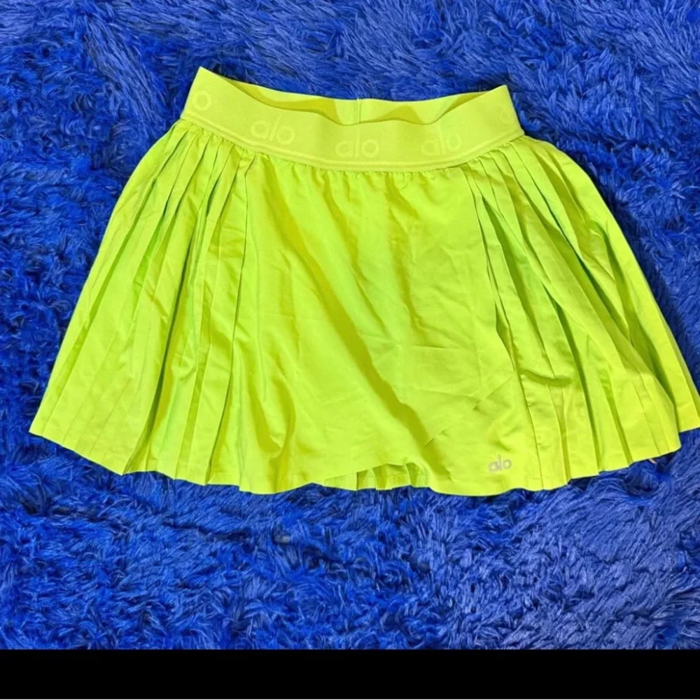 ALO Yoga Neon Yellow Pleated Skater Skirt/Skort Size Small NWOT